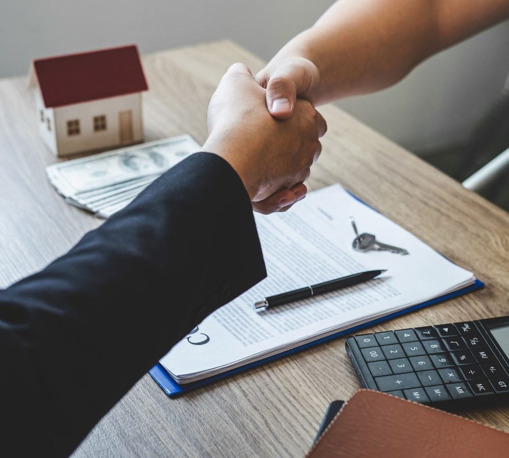 finishing-to-successful-deal-of-real-estate.jpg